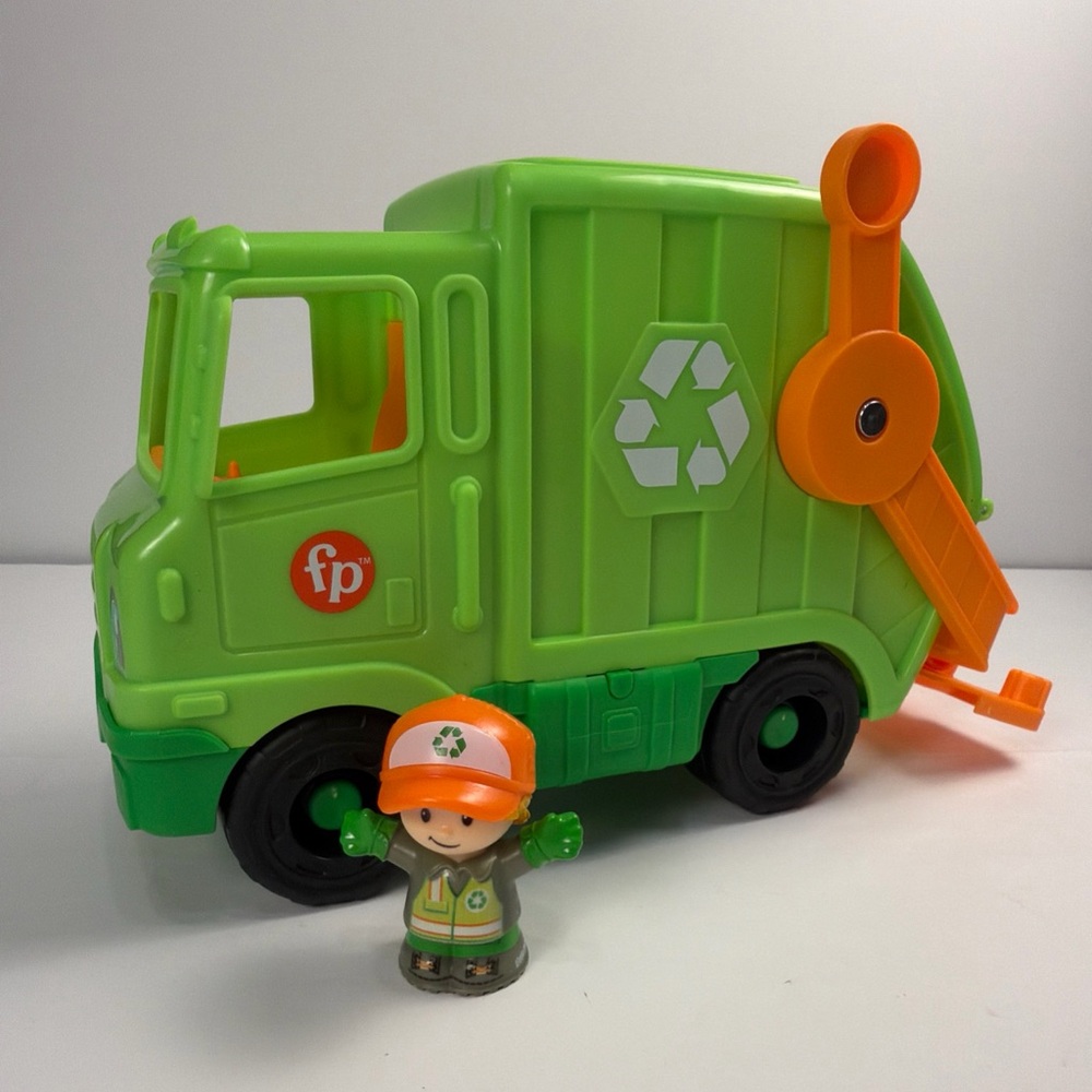 🟢 Little People Recycling Truck with driver figure